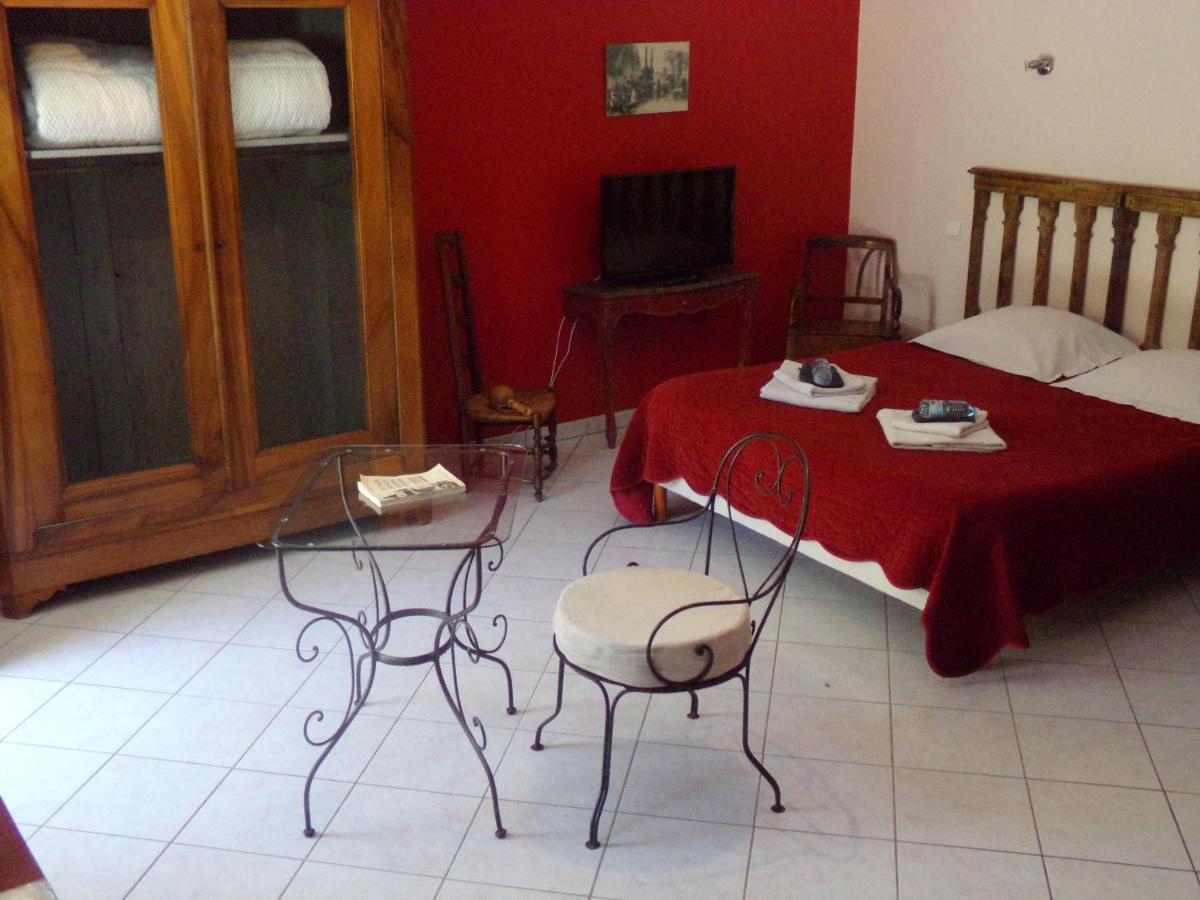 Vézinnes Chambres Et Table D'Hotes, Maisonnettes Individuelles Dans Propriete Privee المظهر الخارجي الصورة
