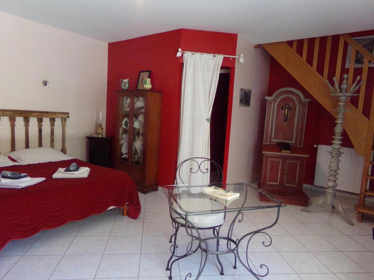 Vézinnes Chambres Et Table D'Hotes, Maisonnettes Individuelles Dans Propriete Privee المظهر الخارجي الصورة