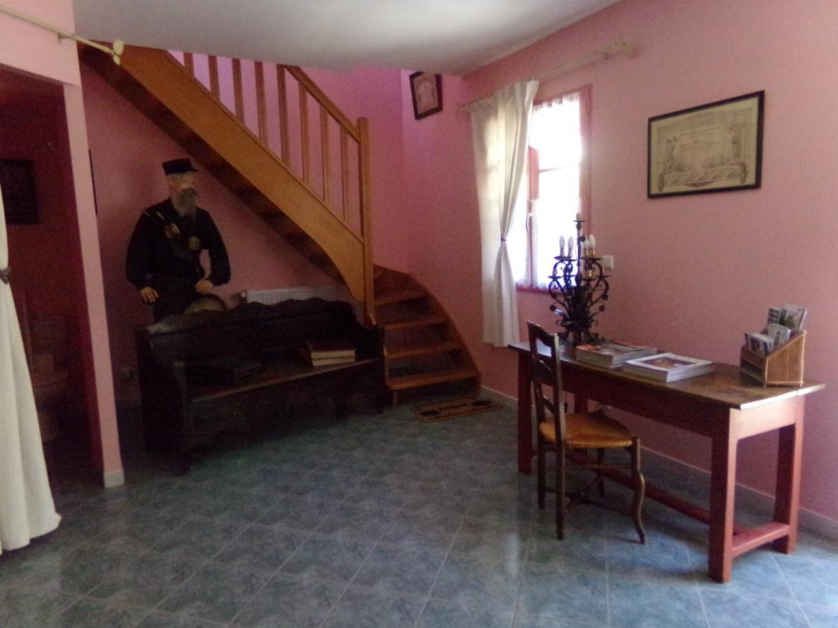Vézinnes Chambres Et Table D'Hotes, Maisonnettes Individuelles Dans Propriete Privee المظهر الخارجي الصورة