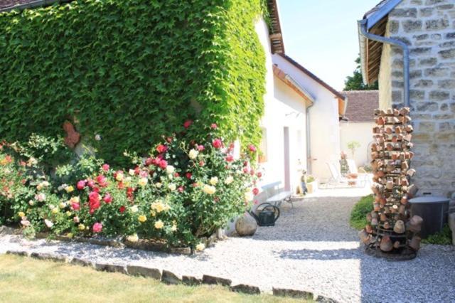 Vézinnes Chambres Et Table D'Hotes, Maisonnettes Individuelles Dans Propriete Privee المظهر الخارجي الصورة