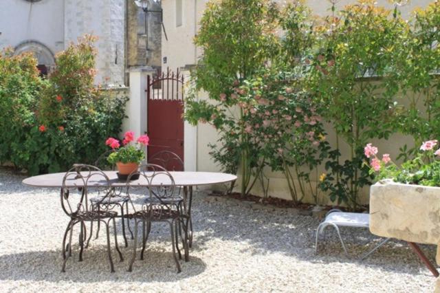 Vézinnes Chambres Et Table D'Hotes, Maisonnettes Individuelles Dans Propriete Privee المظهر الخارجي الصورة