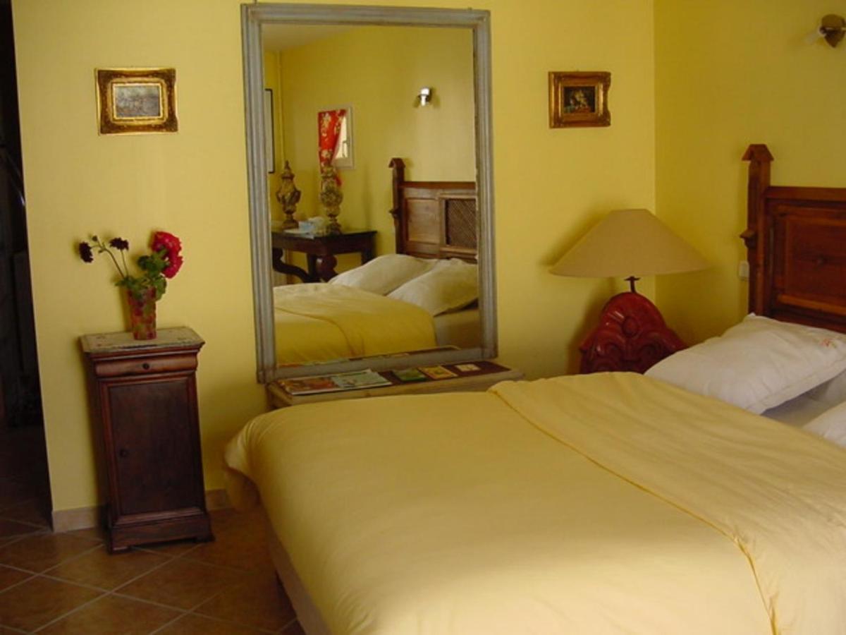 Vézinnes Chambres Et Table D'Hotes, Maisonnettes Individuelles Dans Propriete Privee الغرفة الصورة